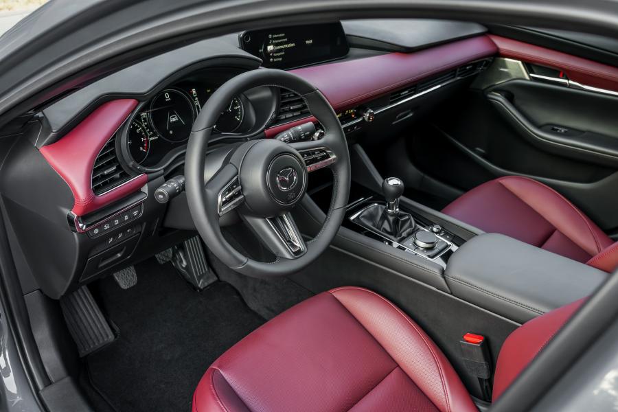 Интерьер Mazda3 Skyactiv-X Hatchback (BP) 2019 года  (WW) (фото 13 из 34)